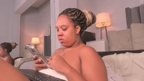 roxie reyes  online show from 09/20/25, 02:01