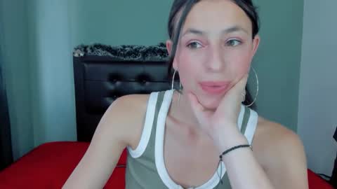 Snapshot of yiskasmith chatting on 12/16/25, 08:03 yisle online show from 12/16/25, 08:03