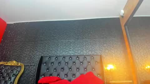 Snapshot of yiyisandoval chatting on 09/28/25, 03:50 yiyisandoval online show from 09/28/25, 03:50