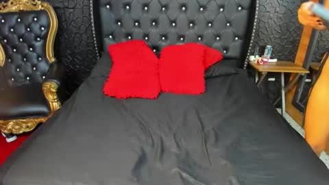 Snapshot of yiyisandoval chatting on 10/14/25, 07:36 yiyisandoval online show from 10/14/25, 07:36