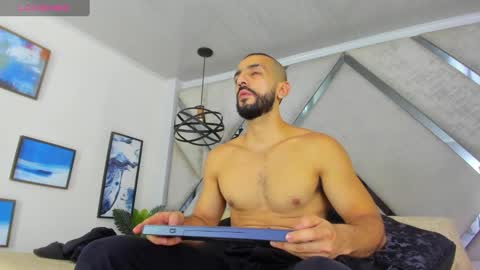 Yiyo online show from 01/14/25, 04:04