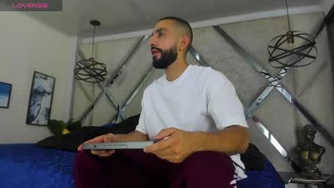 Yiyo online show from 02/08/25, 05:08