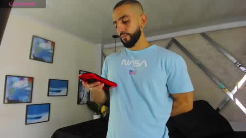 Yiyo online show from 02/13/25, 04:43