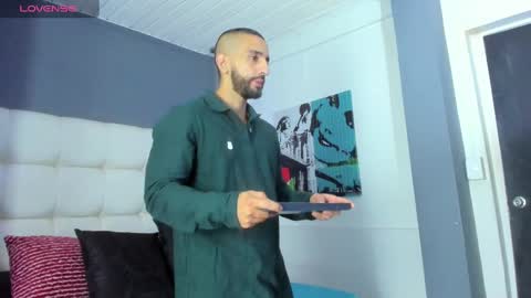 Yiyo online show from 10/09/25, 03:59