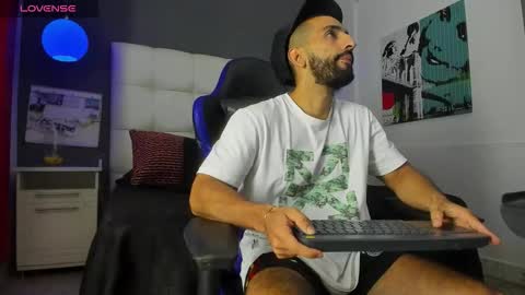 Yiyo online show from 10/12/25, 10:53