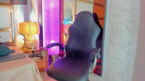 Snapshot of yiyo10_ chatting on 05/03/26, 04:29 Yiyo online show from 05/03/26, 04:29