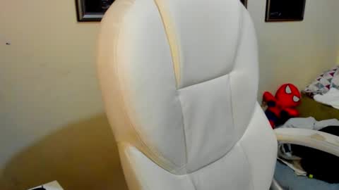 yker online show from 10/20/25, 02:01