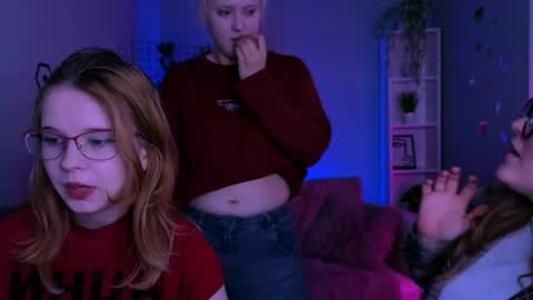 Ylia online show from 04/17/26, 12:41