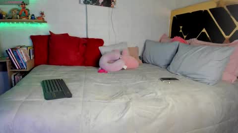 lucy online show from 01/08/26, 02:25