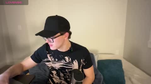 yngdesire1 online show from 03/17/26, 02:38