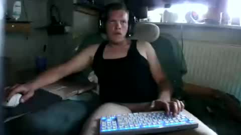 ynghotgerman92 online show from 06/12/26, 06:29