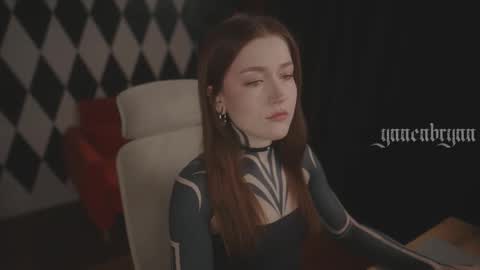 Snapshot of ynnenbrynn chatting on 12/15/25, 07:23 ynnenbrynn online show from 12/15/25, 07:23