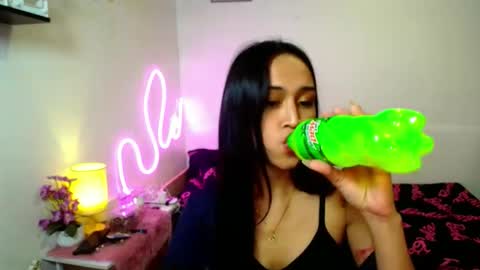 Snapshot of yogirl_tianaxxx chatting on 12/03/25, 06:50 yogirl_tianaxxx online show from 12/03/25, 06:50