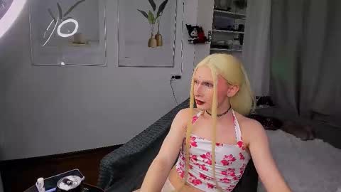 Mikaella - Mika online show from 12/01/25, 08:58