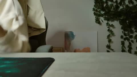 yoka_paradoxxx online show from 10/27/25, 05:00