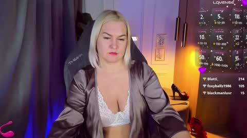 Snapshot of yolanda_kiss chatting on 02/20/25, 03:45 Yolanda online show from 02/20/25, 03:45
