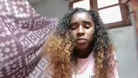 Snapshot of yolandrina05 chatting on 09/13/25, 01:22 yolandrina05 online show from 09/13/25, 01:22