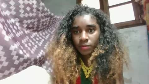 Snapshot of yolandrina05 chatting on 09/14/25, 01:32 yolandrina05 online show from 09/14/25, 01:32