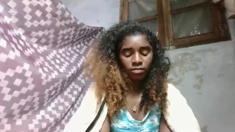 Snapshot of yolandrina05 chatting on 09/15/25, 01:38 yolandrina05 online show from 09/15/25, 01:38