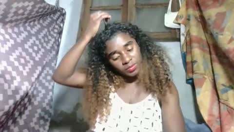 Snapshot of yolandrina05 chatting on 09/17/25, 07:37 yolandrina05 online show from 09/17/25, 07:37