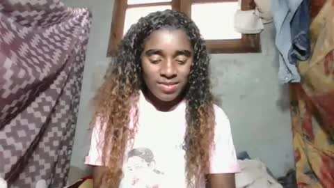 Snapshot of yolandrina05 chatting on 09/18/25, 12:40 yolandrina05 online show from 09/18/25, 12:40