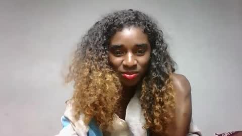 Snapshot of yolandrina05 chatting on 09/19/25, 06:30 yolandrina05 online show from 09/19/25, 06:30