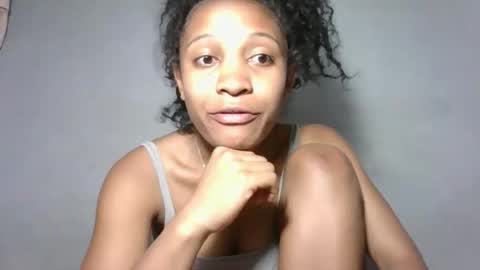 Snapshot of yolandrina05 chatting on 10/15/25, 08:31 yolandrina05 online show from 10/15/25, 08:31