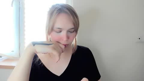 Snapshot of yomoyoo chatting on 02/14/25, 09:24 yomoyoo online show from 02/14/25, 09:24