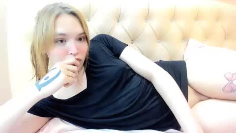 Snapshot of yomoyoo chatting on 02/20/25, 06:57 yomoyoo online show from 02/20/25, 06:57