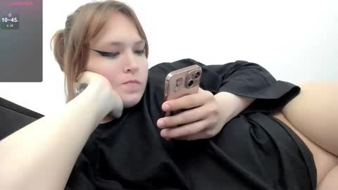 Snapshot of yomoyoo chatting on 11/13/25, 08:30 yomoyoo online show from 11/13/25, 08:30