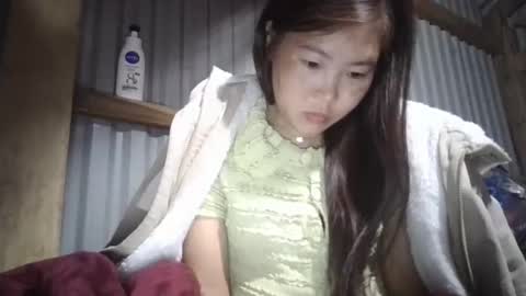 yongmi_ online show from 11/24/25, 06:18