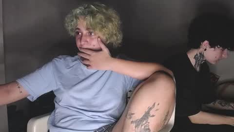 Snapshot of yoonbum_ chatting on 10/31/25, 12:22 Little Mike Independent model online show from 10/31/25, 12:22