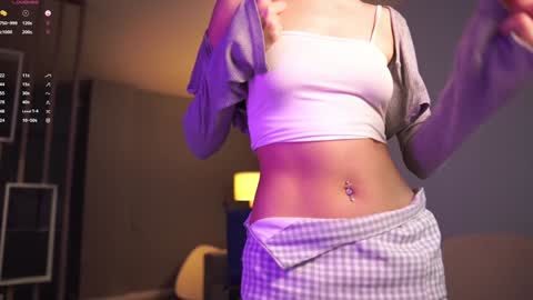 Snapshot of yoori_s chatting on 12/02/24, 04:53 Mika online show from 12/02/24, 04:53