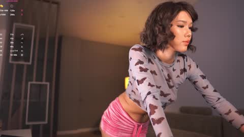 Snapshot of yoori_s chatting on 12/18/24, 12:07 Mika online show from 12/18/24, 12:07