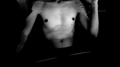 Snapshot of yorshgodsex chatting on 10/05/25, 04:27 Vlad online show from 10/05/25, 04:27