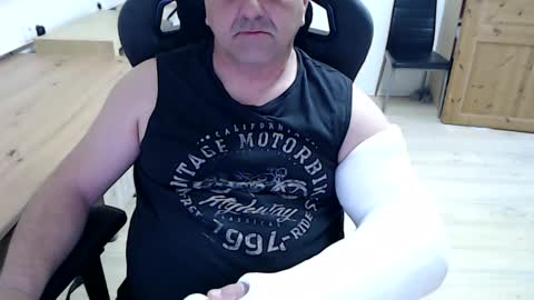 yoschi1976 online show from 04/03/26, 06:22