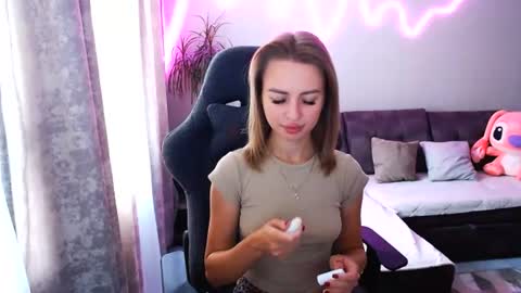 Snapshot of youdreamm chatting on 07/18/26, 06:28 Bella online show from 07/18/26, 06:28