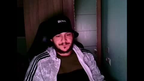 Snapshot of younromki chatting on 12/19/24, 01:39 A... online show from 12/19/24, 01:39