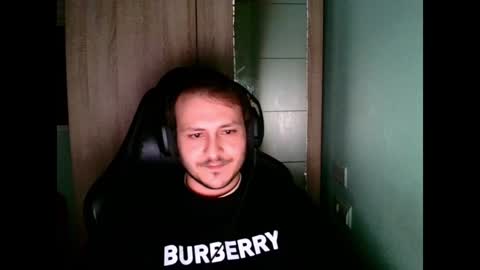 Snapshot of younromki chatting on 12/23/24, 09:51 A... online show from 12/23/24, 09:51