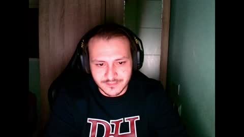 Snapshot of younromki chatting on 12/26/24, 03:27 A... online show from 12/26/24, 03:27