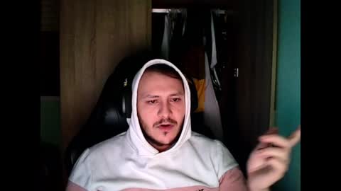 Snapshot of younromki chatting on 01/27/25, 11:54 A... online show from 01/27/25, 11:54