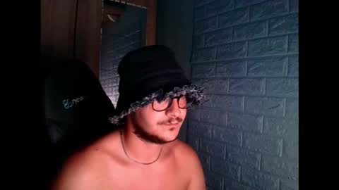 Snapshot of younromki chatting on 09/11/25, 06:13 A... online show from 09/11/25, 06:13