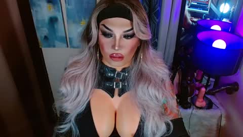 QUEEN MADISON  online show from 03/27/26, 08:59