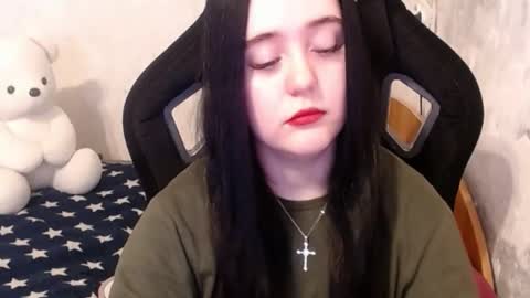 Snapshot of your_8a8y chatting on 12/19/24, 09:18 your_8a8y online show from 12/19/24, 09:18