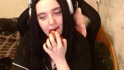 Snapshot of your_8a8y chatting on 09/18/25, 04:31 your_8a8y online show from 09/18/25, 04:31