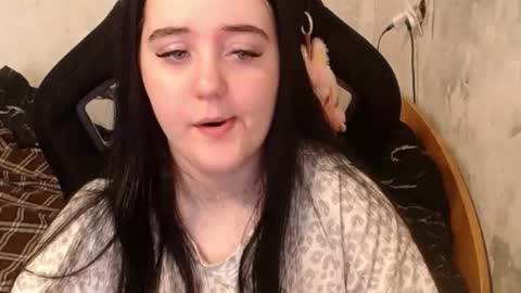 Snapshot of your_8a8y chatting on 09/24/25, 07:33 your_8a8y online show from 09/24/25, 07:33