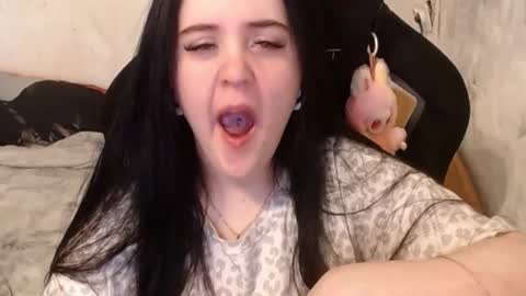 Snapshot of your_8a8y chatting on 09/30/25, 08:19 your_8a8y online show from 09/30/25, 08:19