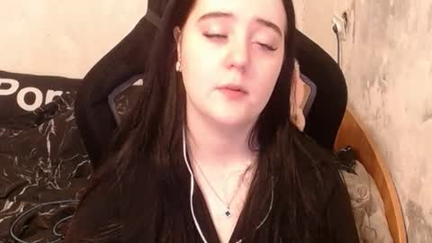 Snapshot of your_8a8y chatting on 10/14/25, 07:31 your_8a8y online show from 10/14/25, 07:31