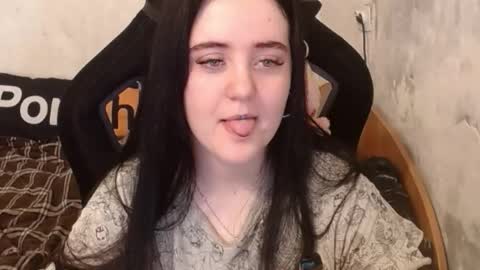 Snapshot of your_8a8y chatting on 10/20/25, 08:37 your_8a8y online show from 10/20/25, 08:37