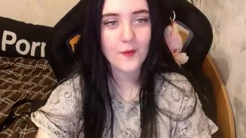 Snapshot of your_8a8y chatting on 10/21/25, 01:34 your_8a8y online show from 10/21/25, 01:34